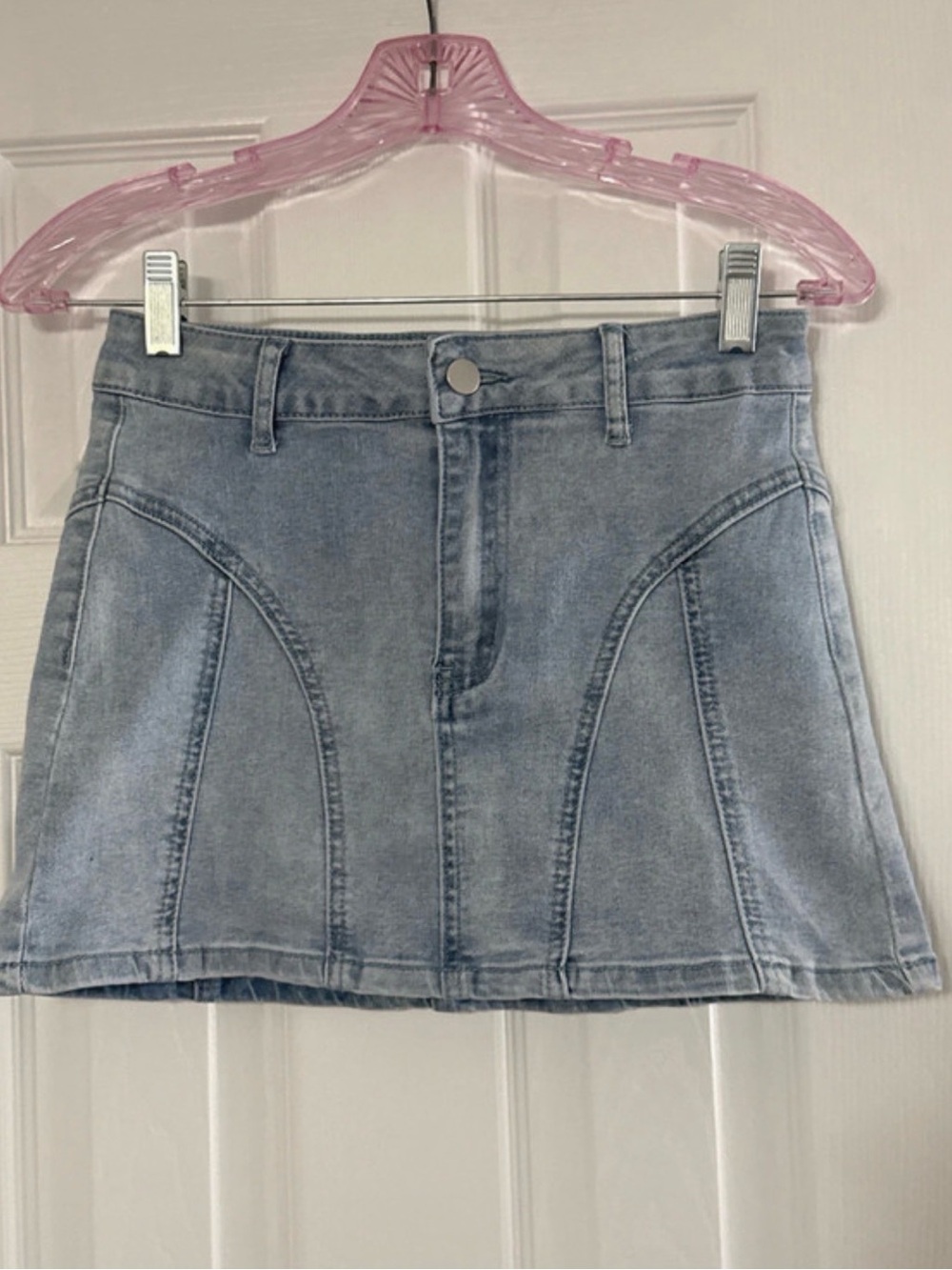 Denim Jean Mini Skirt, light-wash zip front Size US S.